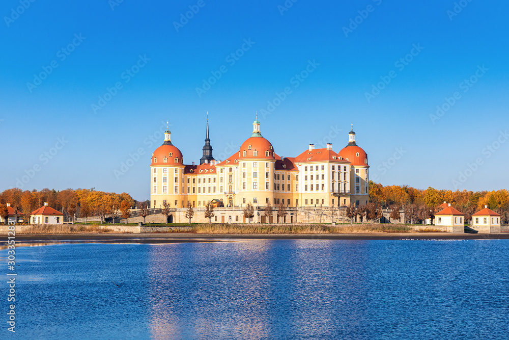 Schloss Moritzburg bei Dresden im Herbst