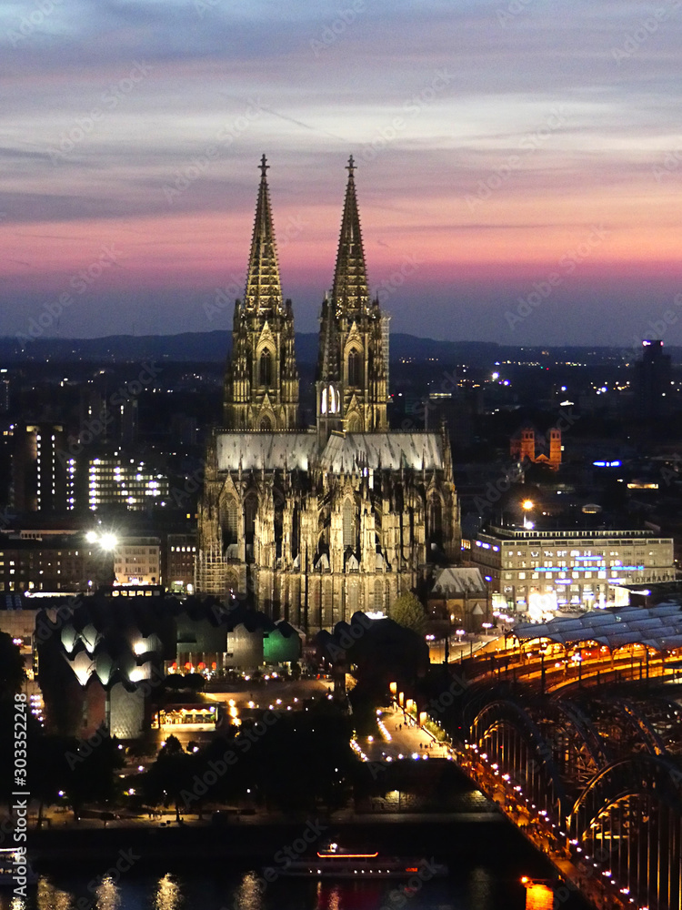 Obraz premium Cologne Cathedral late evening