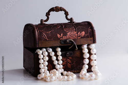 treasure chest with pearl necklaces 