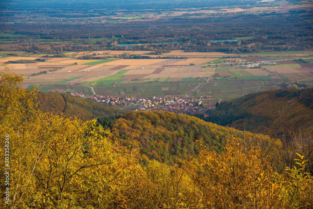 Blick auf die Rheinebene von der Hoch-Königsburg im Elsass