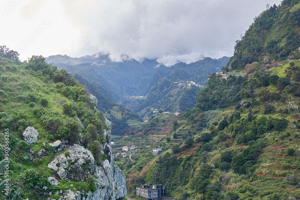 Madeira Küstenwanderungen mit tollem Ausblick ins Grüne