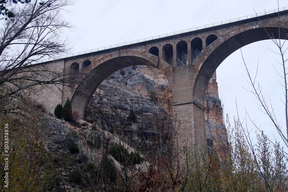 Puente del Viaducto del río Riaza, Montejo de la Vega de la Serrezuela, Segovia, España.