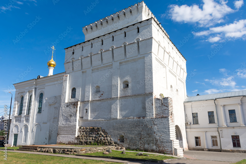 Fototapeta premium the building of the Znamenskaya Church in Yaroslavl