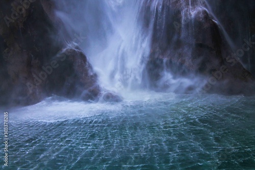 Fototapeta Naklejka Na Ścianę i Meble -  Mystischer Wasserfall