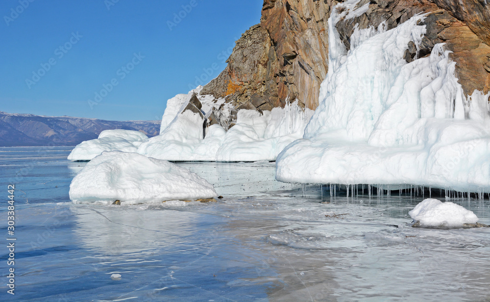 Φωτογραφία The coast of Olkhon Island on Lake Baikal in winter, Siberia, Russia