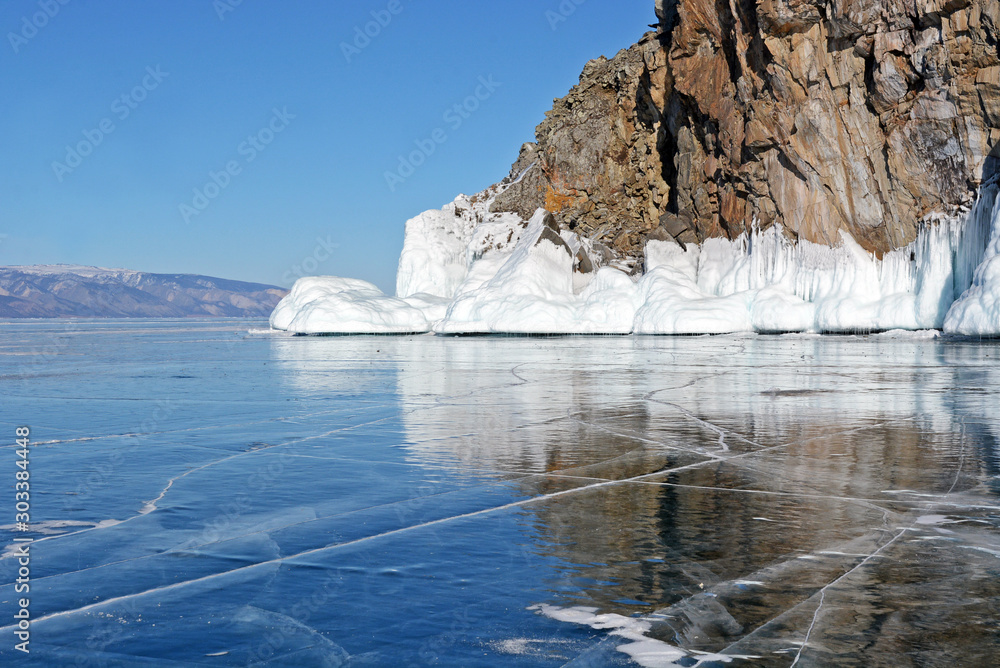 Φωτογραφία The coast of Olkhon Island on Lake Baikal in winter, Siberia, Russia