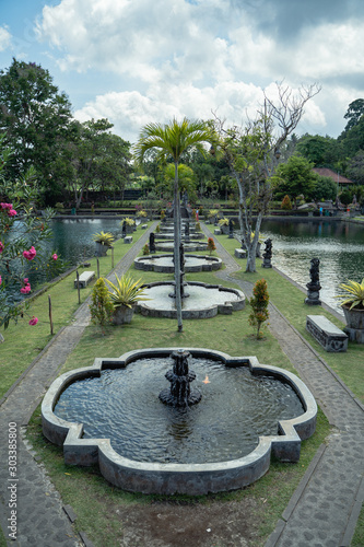 Wassertempel in Bali mit Springbrunnen  photo