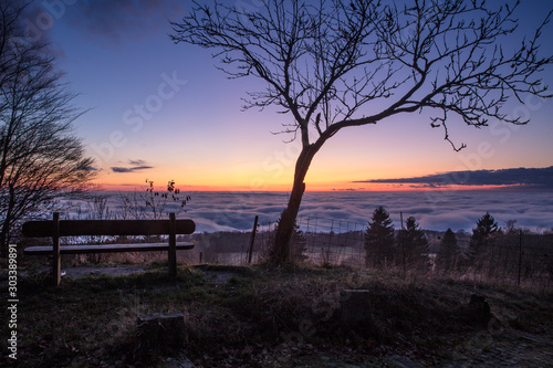 blaue stunde auf dem berg