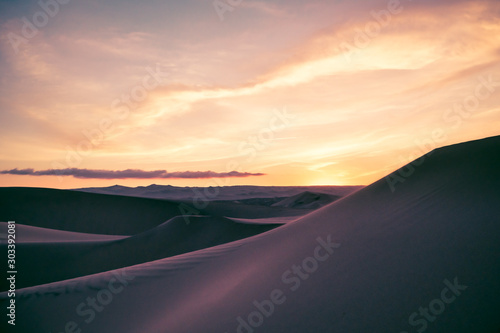 Dunes de sable dans le désert du Pérou