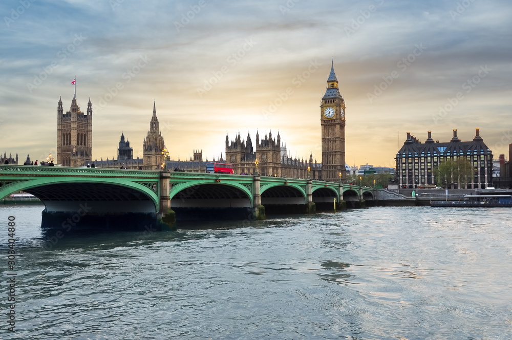 Fototapeta premium Houses of Parliament, Big Ben and Westminster bridge at sunset, London, United Kingdom