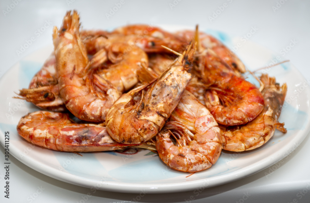 prawns baked in the foreground, fish after cooking prawns baked in the foreground, fish after cooking