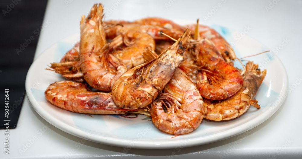 prawns baked in the foreground, fish after cooking prawns baked in the foreground, fish after cooking