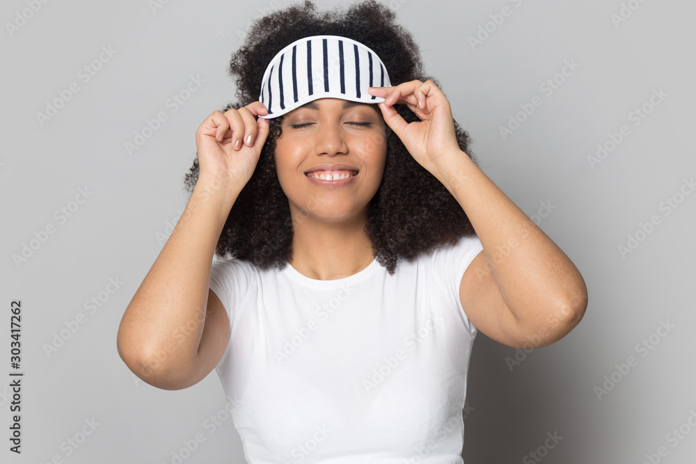 Φωτογραφία Head shot smiling African American girl wearing sleeping mask