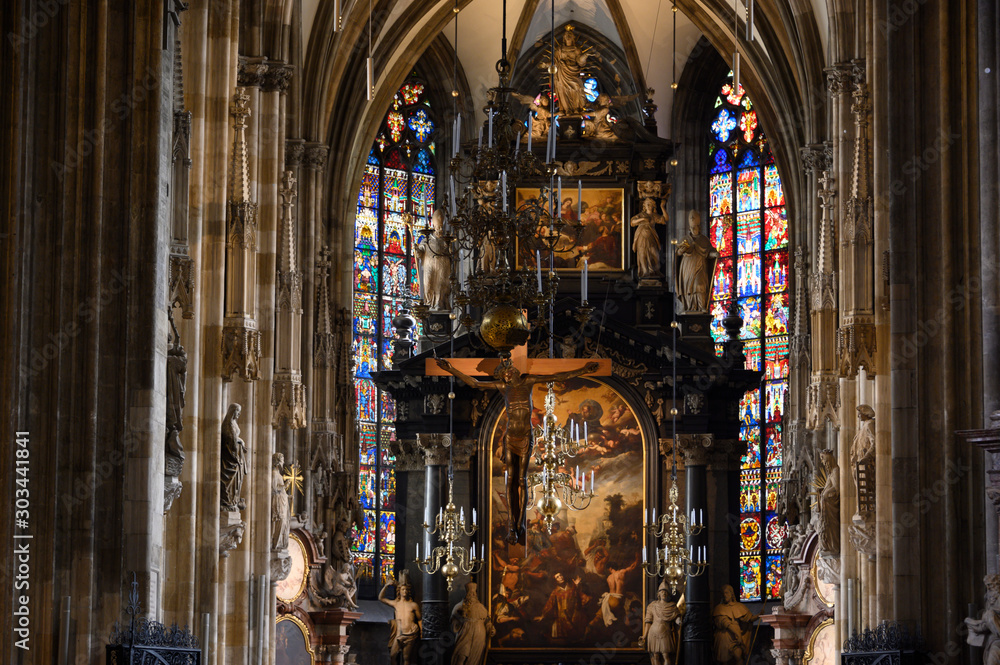 Fototapeta premium Nef de la Cathédrale Saint-Étienne de Vienne
