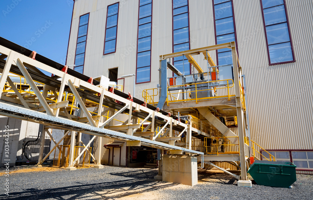 Naklejka premium Gold mine mining elevators