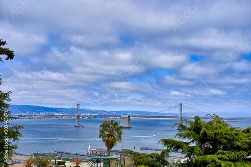 Obraz na płótnie San Francisco, CA, USA - May 15, 2018: View of the suspension bridge over the San Francisco Bay in California between San Francisco and Auckland. w salonie