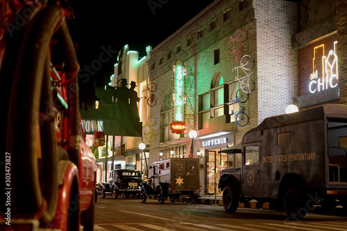 Fototapeta Naklejka Na Ścianę i Meble -  Vintage american street night scene