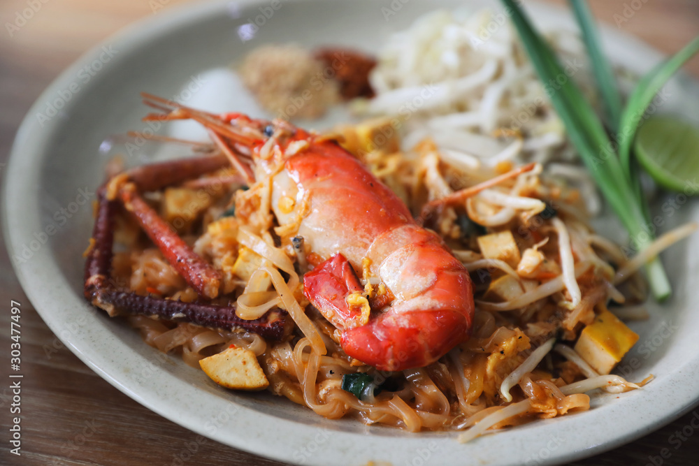 pad thai , Stir fry noodles and shrimp in thai style thai traditional food pad thai , Stir fry noodles and shrimp in thai style thai traditional food