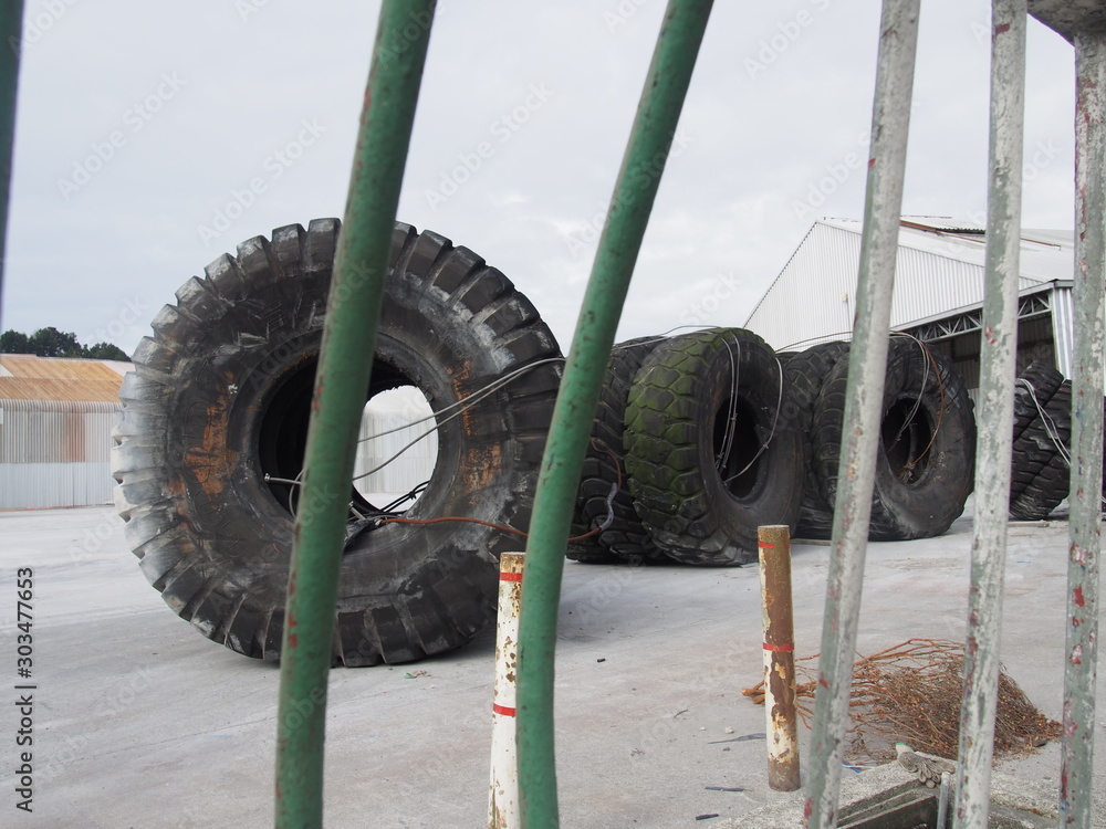 Φωτογραφία Stroll around the town, Large tires at the back of the fence, Puerto Montt, Chil