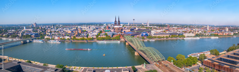 Φωτογραφία Aerial panorama of the Hohenzollern bridge over Rhine river on a sunny day
