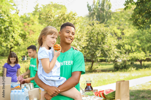 African-American volunteer ...