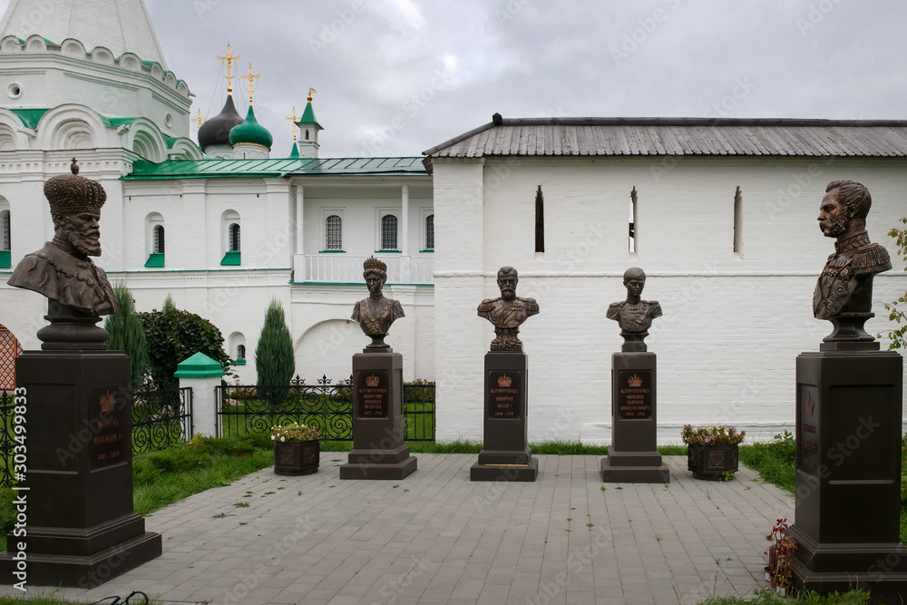 Φωτογραφία NIZHNY NOVGOROD, RUSSIA - SEPTEMBER 28, 2019: View of the Pechersky Ascension Monastery on a rainy autumn day