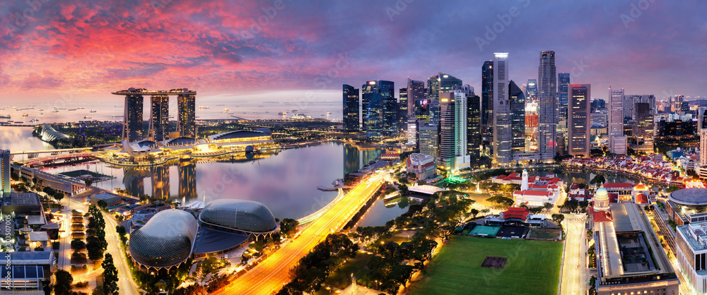 Singapore city panoranora at sunrise with Marina bay - obrazy, fototapety, plakaty 