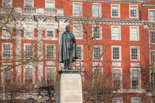 Photos Grosvenor Square in London