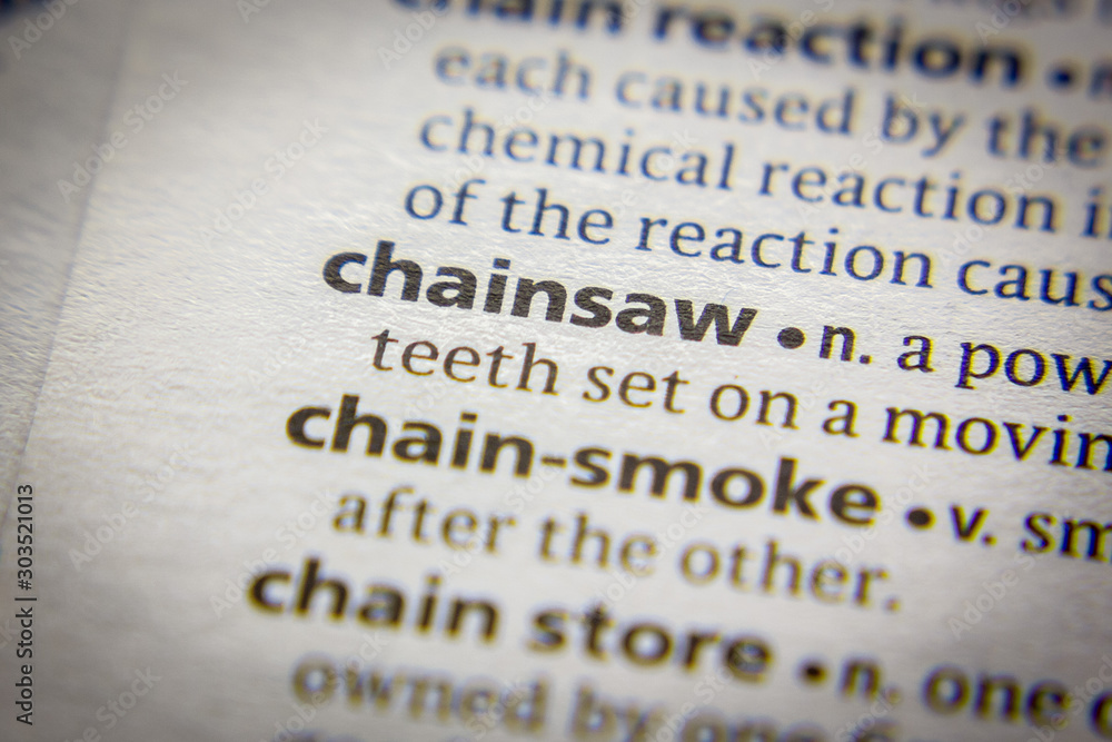 Obraz premium Word or phrase Chainsaw in a dictionary.