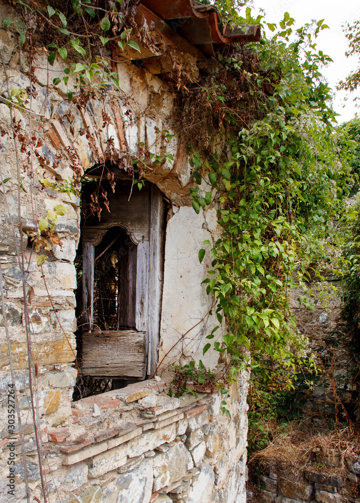 Fototapeta premium Roscigno Vecchio - Ghost town in Cilento