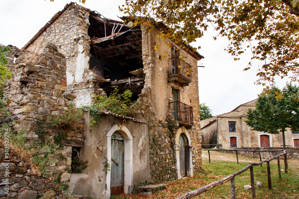 Roscigno Vecchio - Ghost town in Cilento