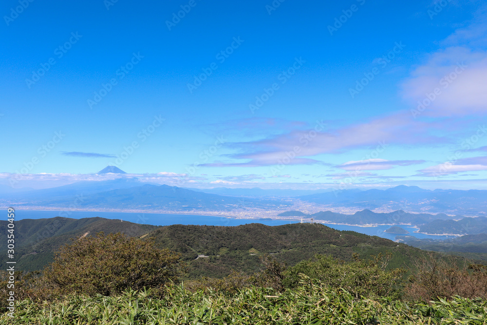 達磨山から見た富士山と駿河湾（静岡県）