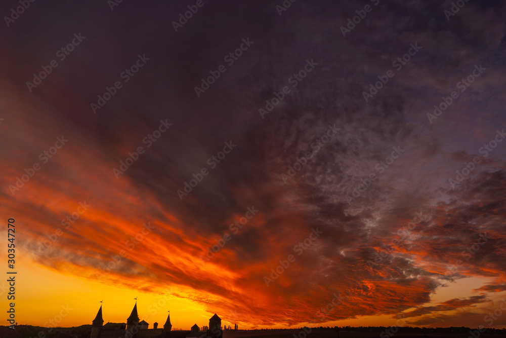 Obraz premium medieval castle or stronghold silhouette and beautiful sunset