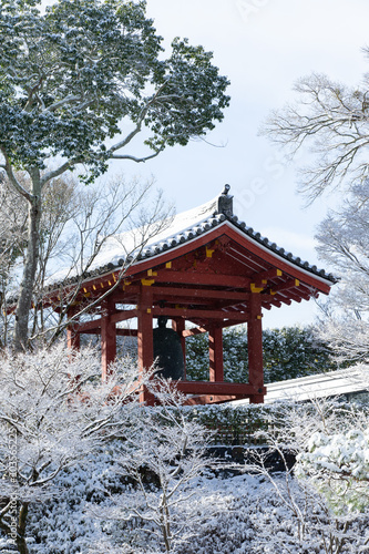 雪景色と梵鐘 © to.ot