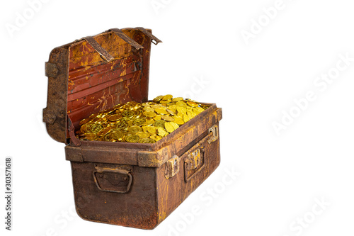 Fotografía Stacking Gold Coin in treasure chest old on white background
