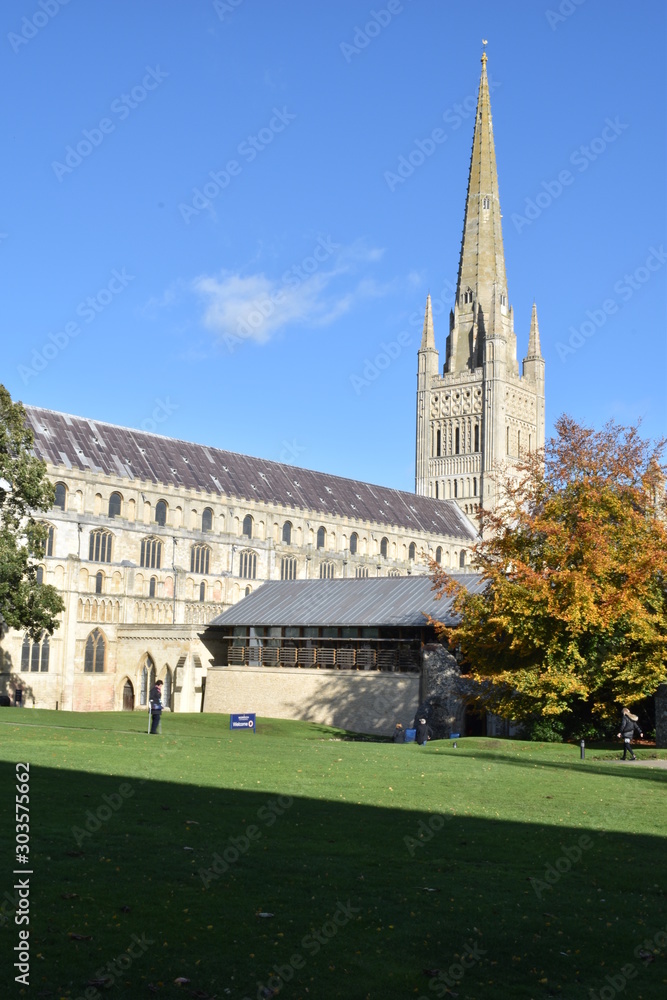 Obraz premium Norwich Cathedral, Norfolk, UK, during autumn/winter 2019