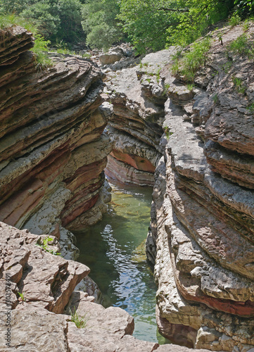 le rocce ed il torrente che formano il canion del brent de l'art 