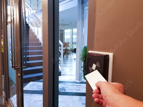 Canvastavla Men hand reaching to use RFID key card to access the area