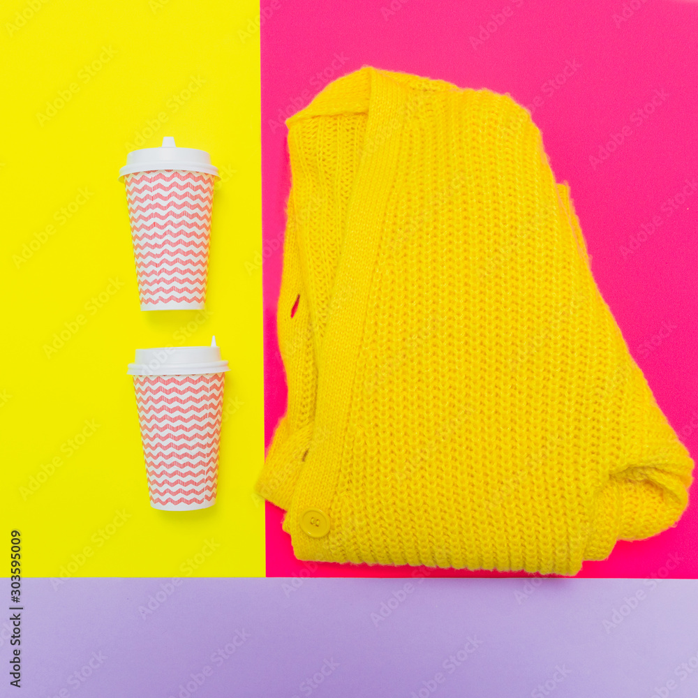 Φωτογραφία Fashion set of knitted cozy cardigan with two cups of coffee on fuchsia, purple