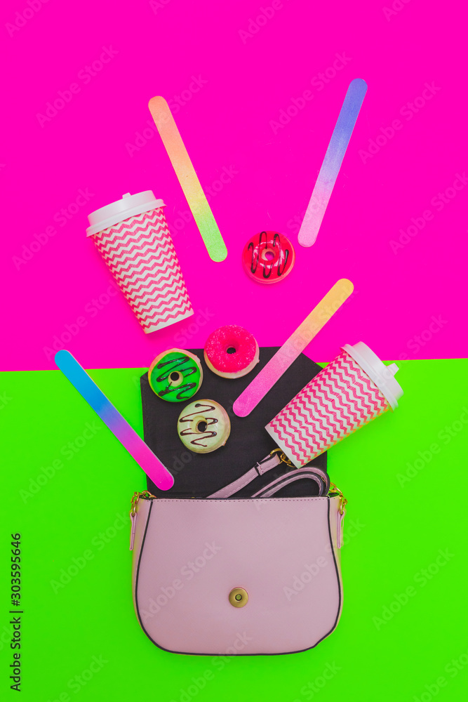 Φωτογραφία Fashion set of open pastel pink handbag, donuts and cups of coffee on fuchsia an