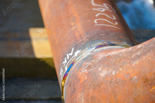 Obraz na plátně Welded butt joints of the Du150 pipeline from refractory steel, welded by manual arc welding without subsequent heat treatment