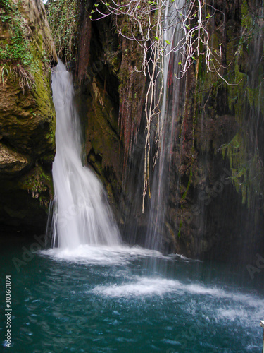 Waterfall Nabih Merched located in Lebanon is a genuine Lebanese place overlooking magnificent water cascades amid a very relaxing natural atmosphere