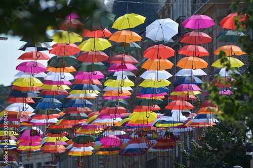 les parapluies des rues piétonne