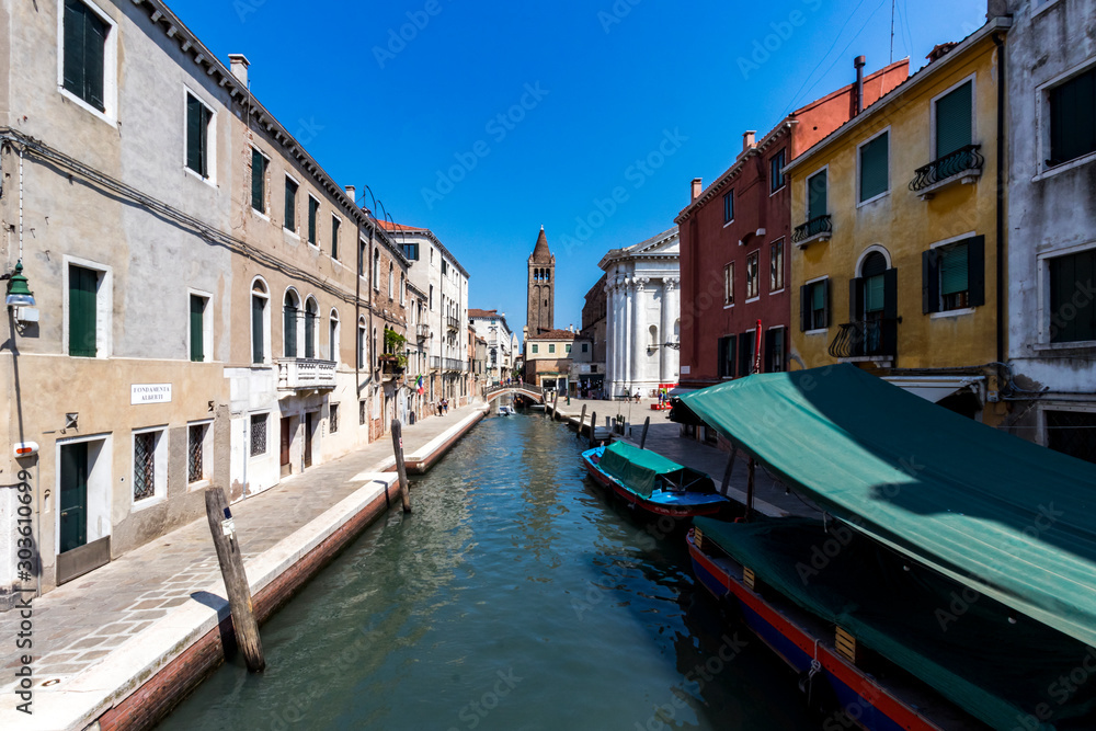 Venedig Wasserstraße mit Booten