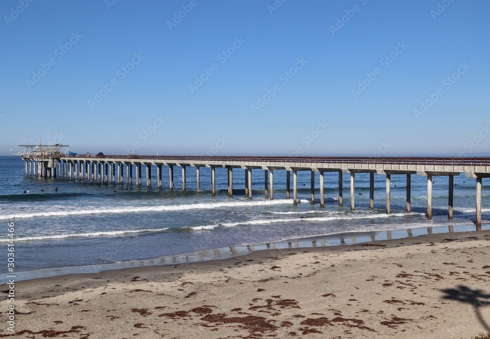 Views of Scripps Pier on a sunny November day