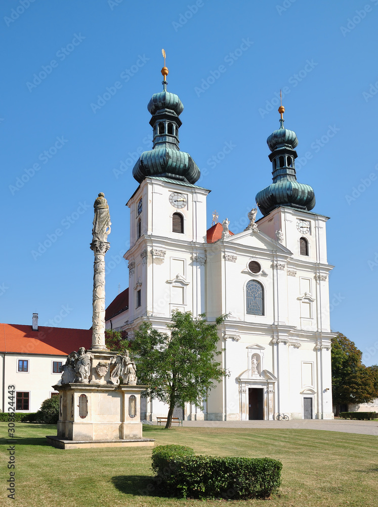 die Basilika von Frauenkirchen bei Neusiedl am See,Burgenland,Österreich die Basilika von Frauenkirchen bei Neusiedl am See,Burgenland,Österreich