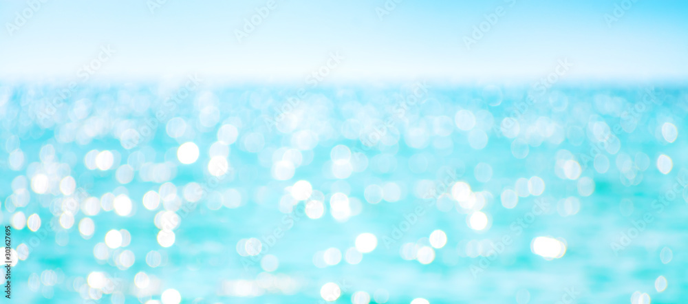 Defocused sea water surface glittering on the sun. - obrazy, fototapety, plakaty 
