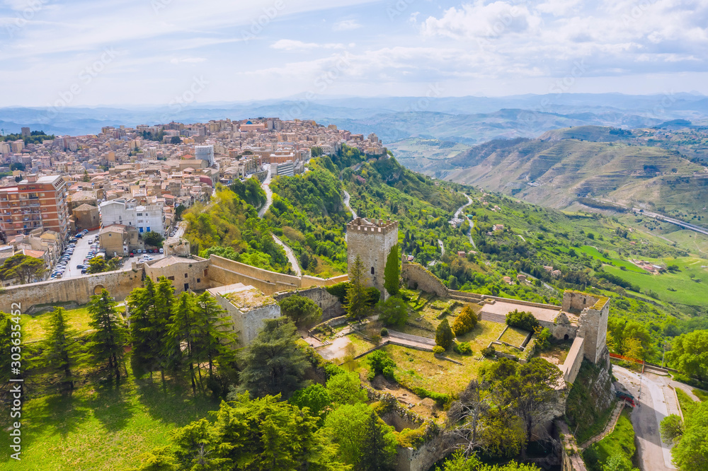 Ταπετσαρία Castello di Lombardia Lombardy Castle aerial view in Enna, Sicily, Italy
