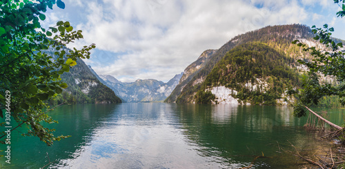 Blick vom Malerweg auf ein Boot und St. bartholomä im Hintergrund photo