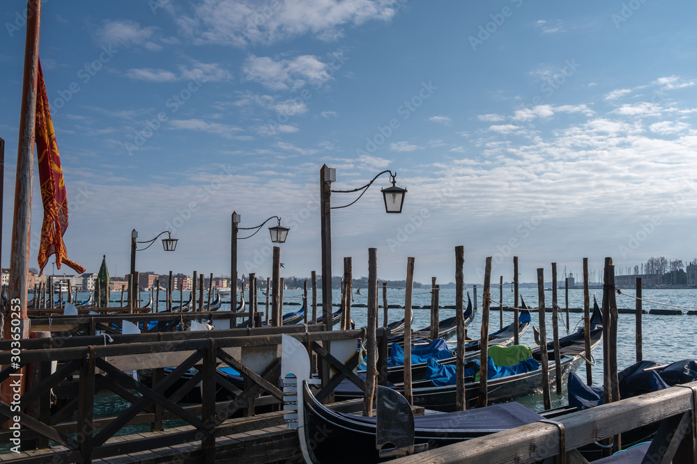 Gondola parking att Venice, Italy 